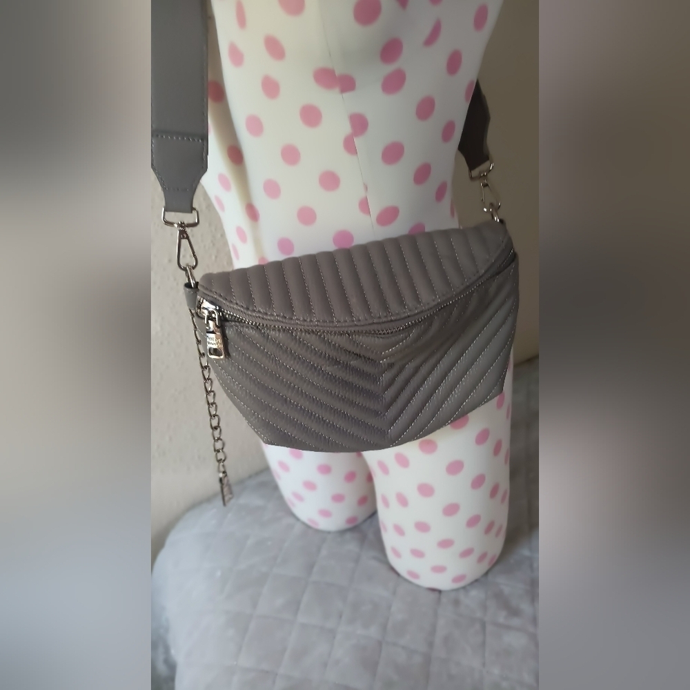 Gray Structured Crossbody Bag with Metal Hardware - Picture 4 of 10